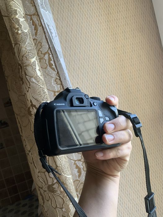 Canon EOS 1200D + Лінза EFS 18-135mm - повний набір