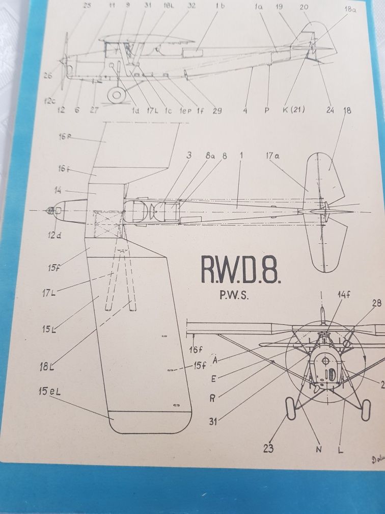 mały modelarz do sklejania