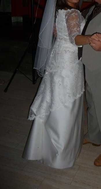 Romantyczna suknia ślubna z koronką i trenem rozmiar 40, wzrost 160cm