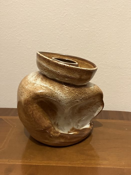 Ceramiczny świecznik o nietypowym ksztalcie