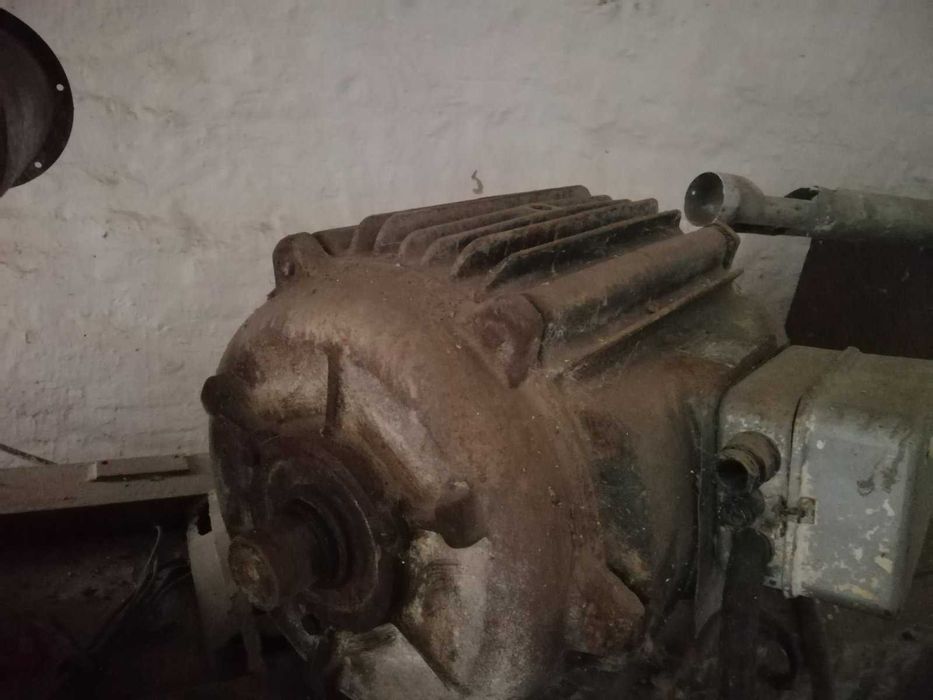 Продам елетро двигун