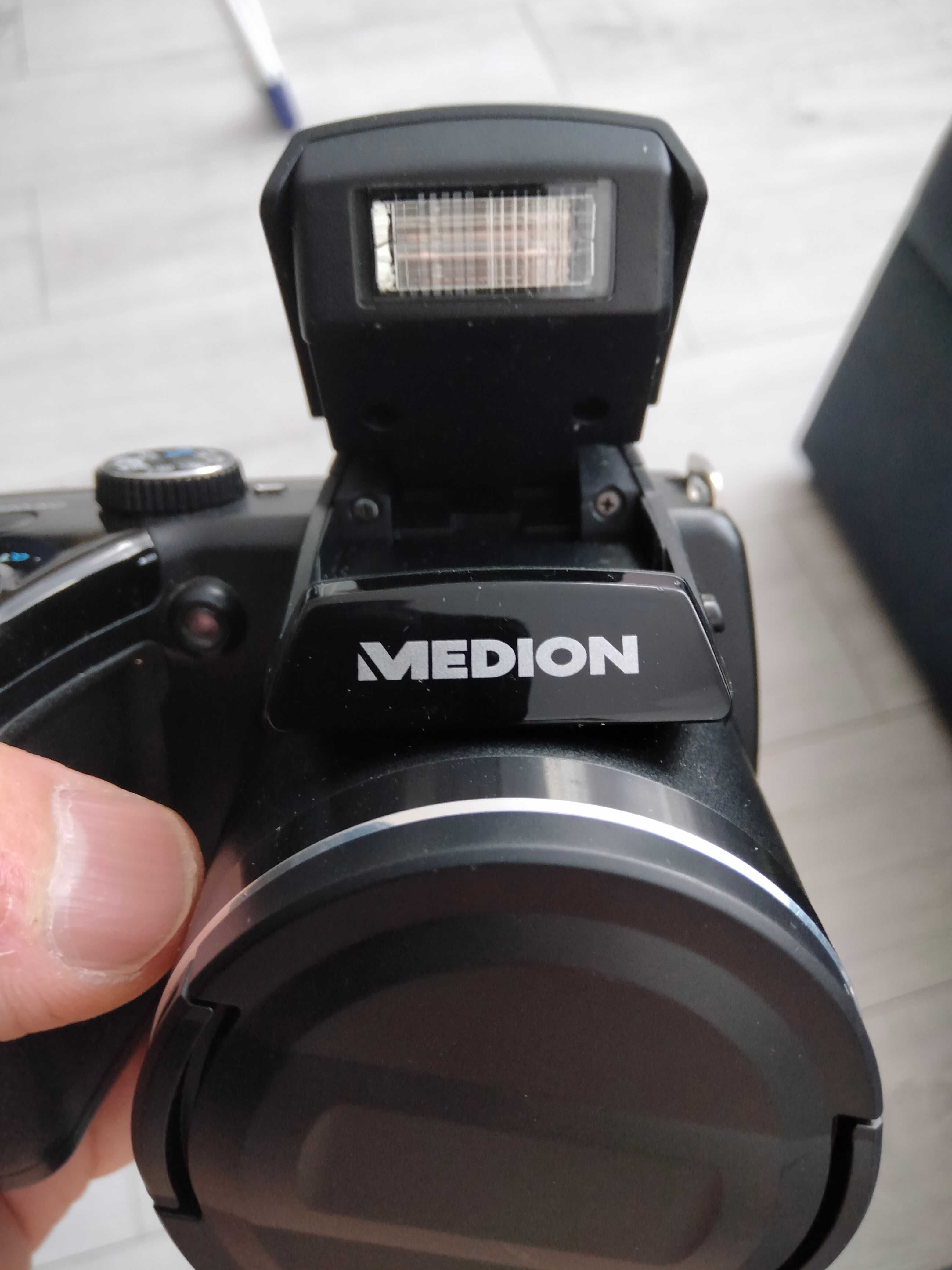 Aparat fotograficzny MEDION MD87021, 16MP, 21 zoom optyczny