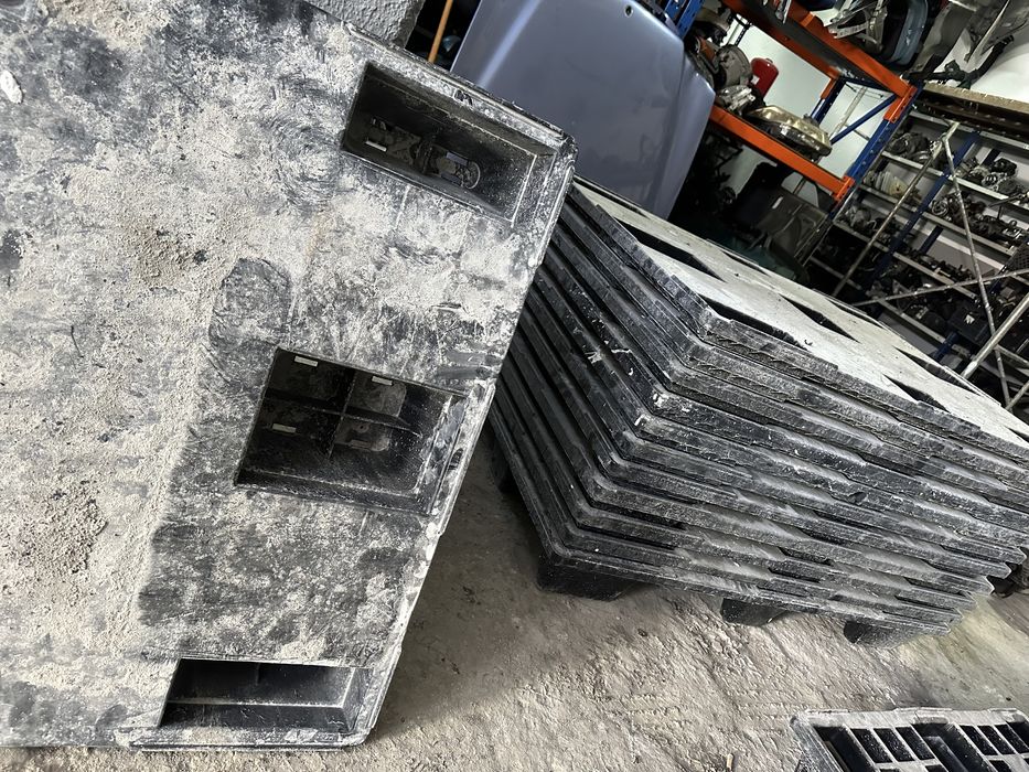 Base / Suporte / Peseira / Palete Plástico Rijo / Chão Exterior / Chão Removível