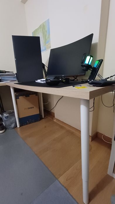 2 Secretária 140 X 60cm com porta cabos