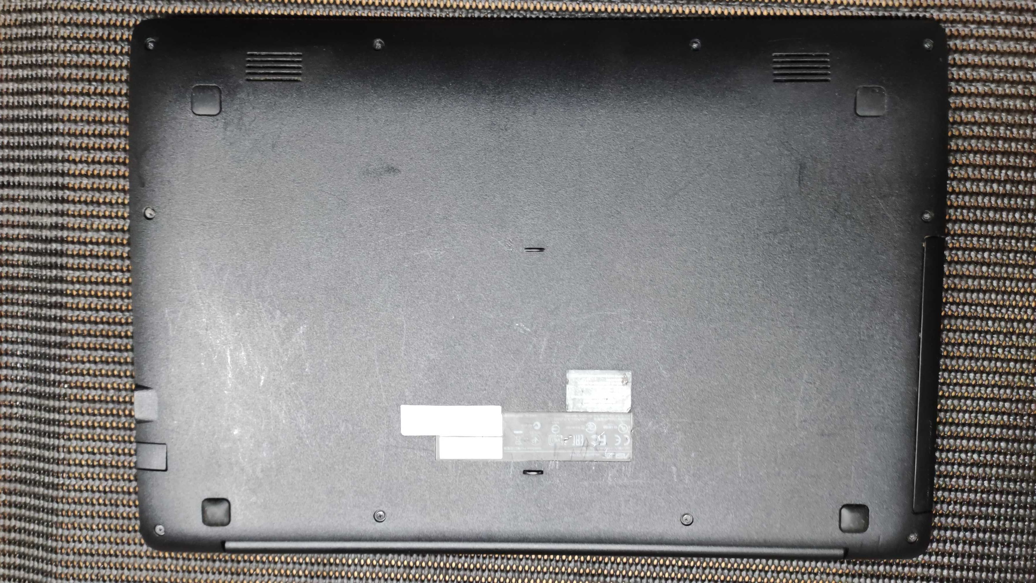 Ноутбук Asus X553M 15.6" /Celeron N2840 2.58GHz /4ГБ DDR3 /128ГБ SSD