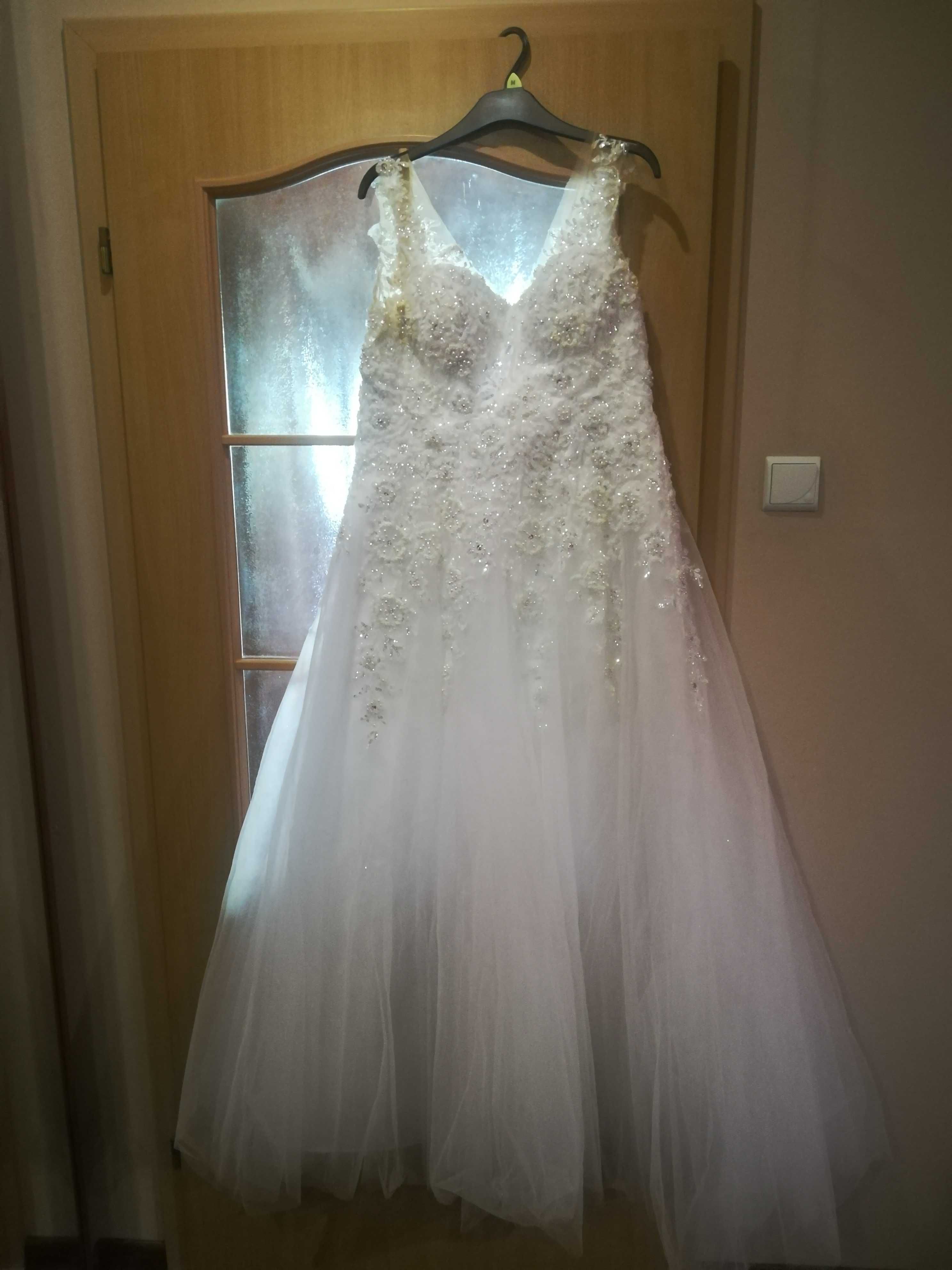 Piękna suknia ślubna rozmiar 42-44 do dopasowania wiązana z tyłu