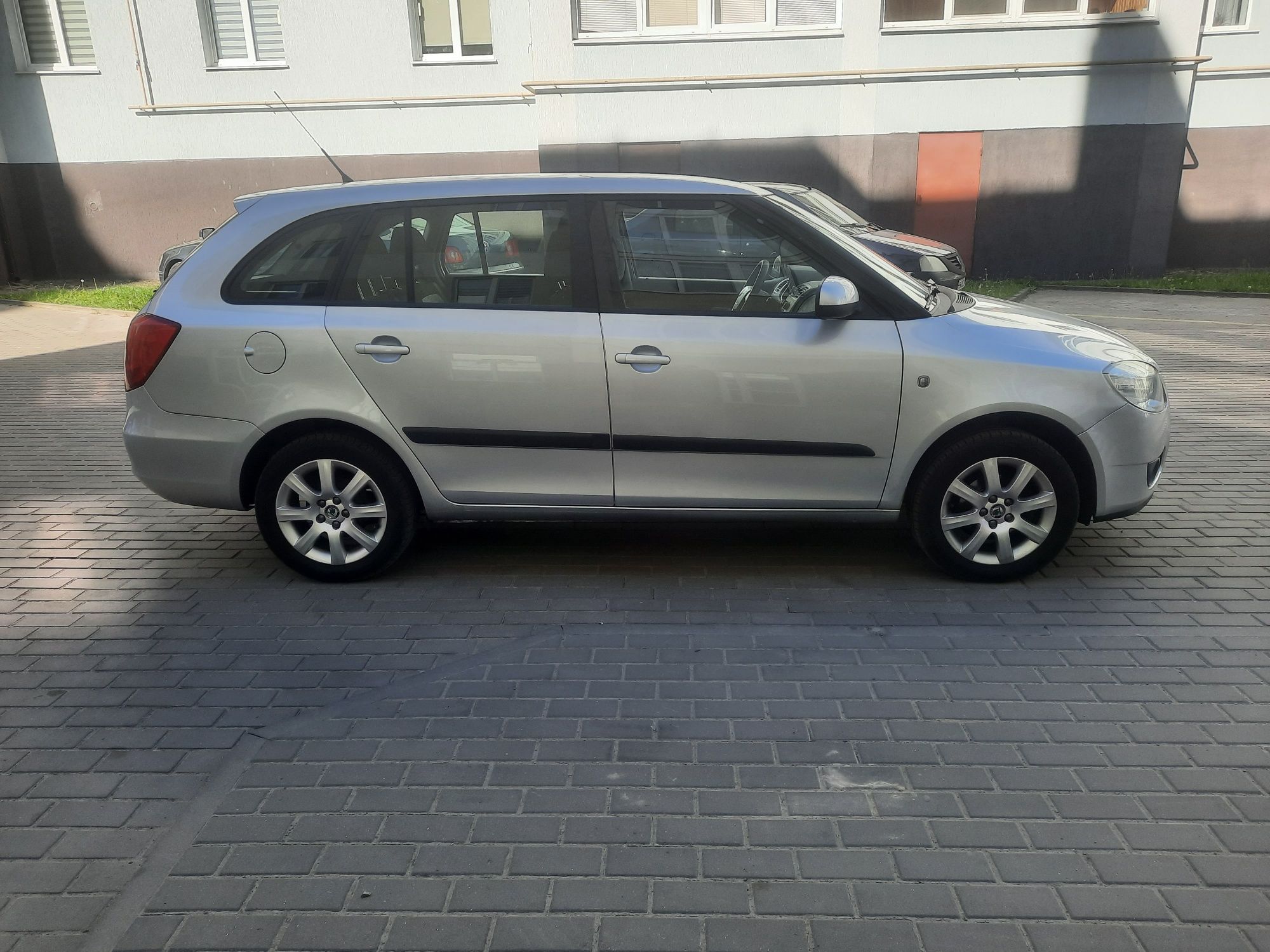 Skoda Fabia 2009рік 1.4бензин універсал