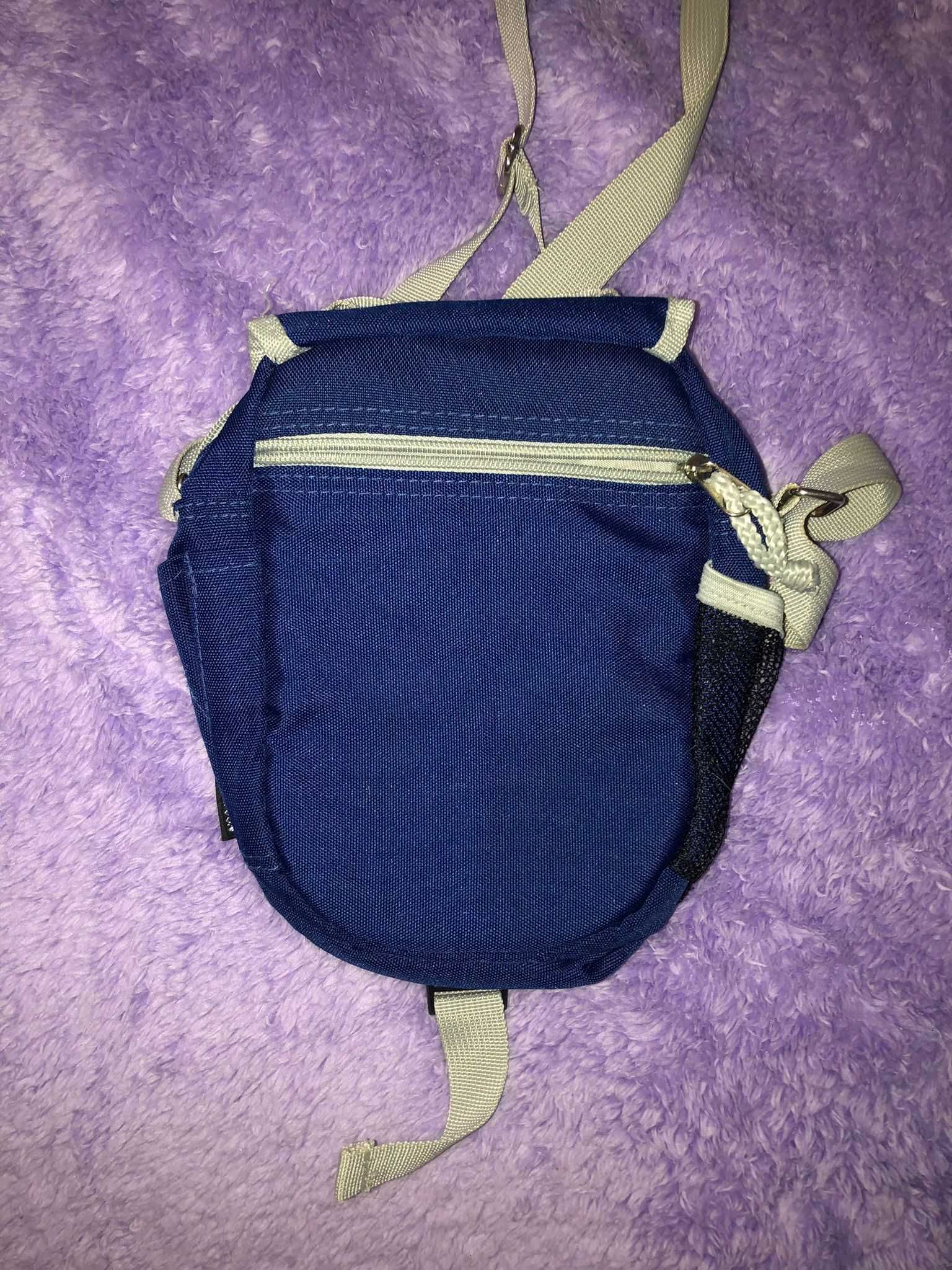 mala azul pequena