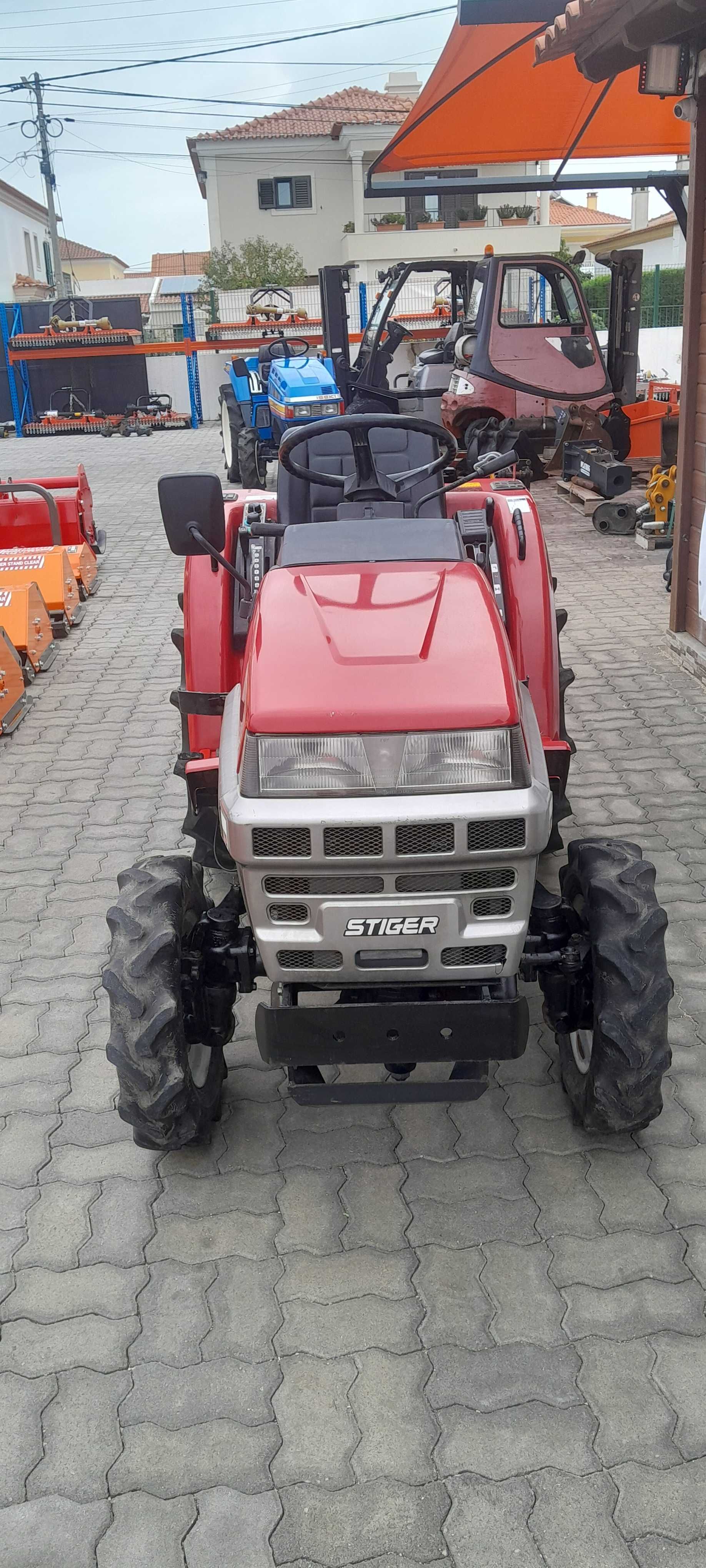 Shibaura P155, 4x4 3 cilindros