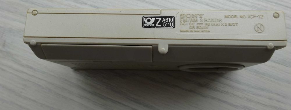 Портативнийі радіоприймач SONY ICF-12.