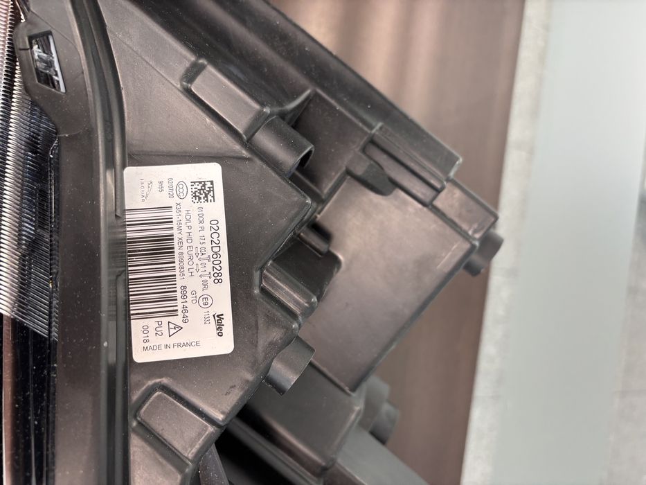 Farol Jaguar XJ (X351) - esquerdo