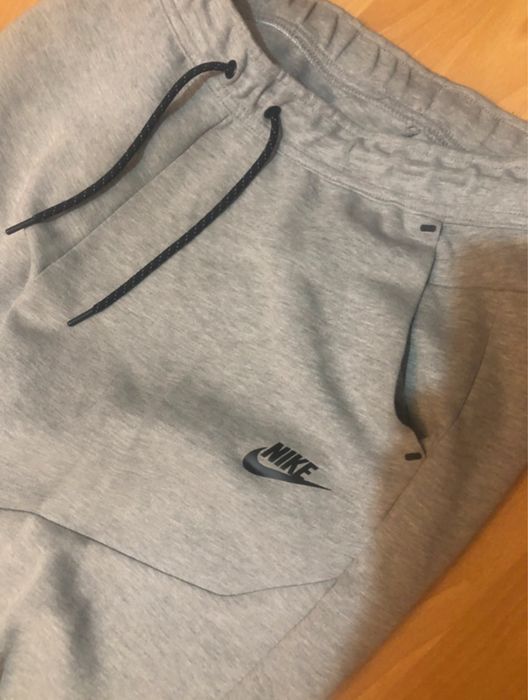 Szare spodnie nike tech fleece