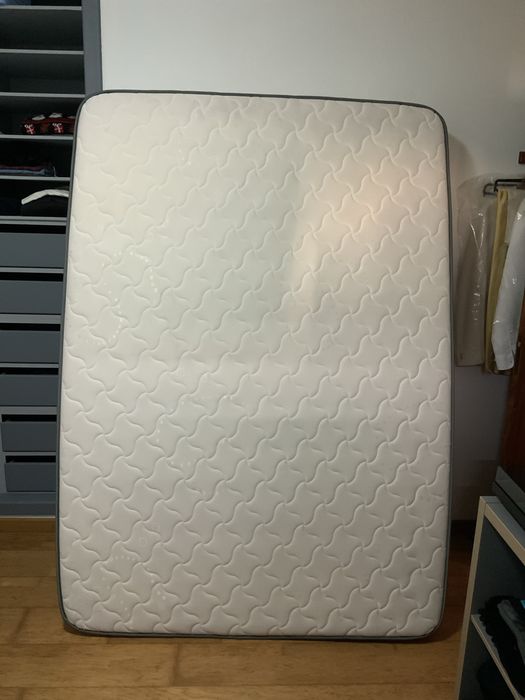 Cama + estrado cama em madeira + colchão novo