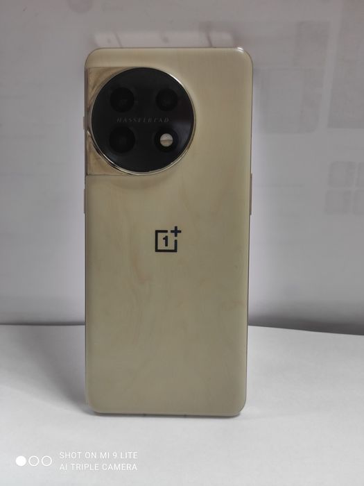 Смартфон OnePlus 11