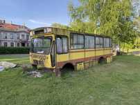 Autobus Jelcz 080, części, szyby, brak podwozia.