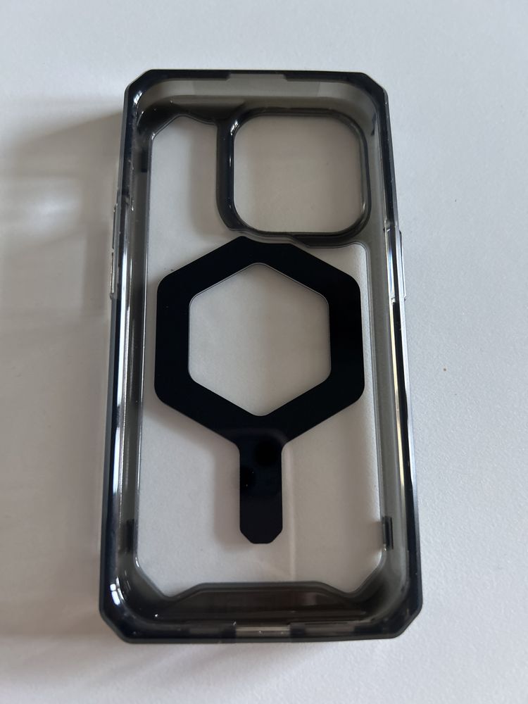 Etui iphone 15 pro UAG plyo magsafe