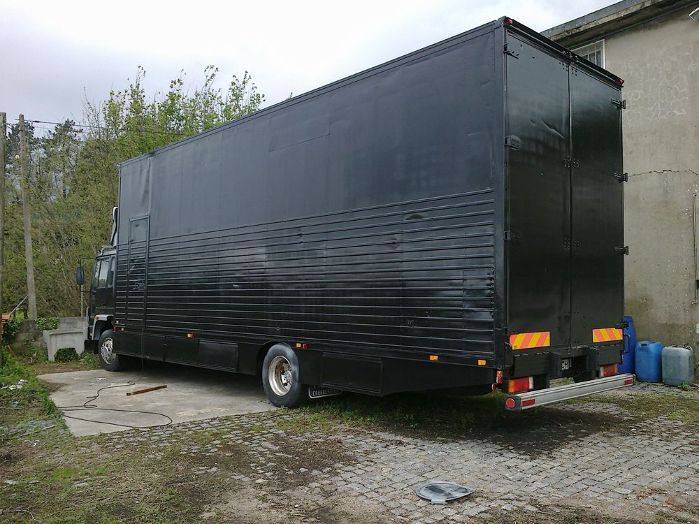 Camião para transporte/ venda ambulante/ palco