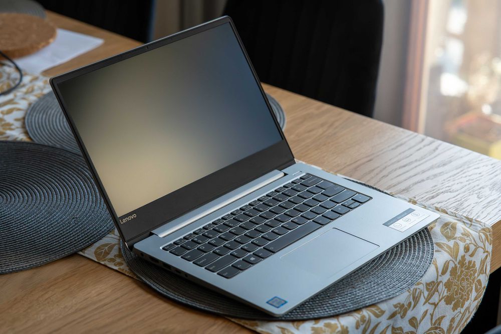 Laptop Lenovo IdeaPad 330S-14IKB - 14", i5-8250, 512BG NVME, 8GB RAM