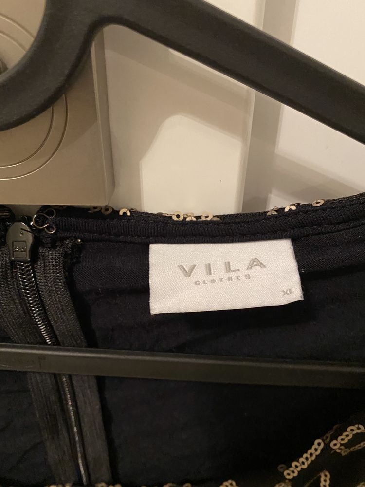 Czarna sukienka ze złotymi koralikami Vila Clothes róż. XL