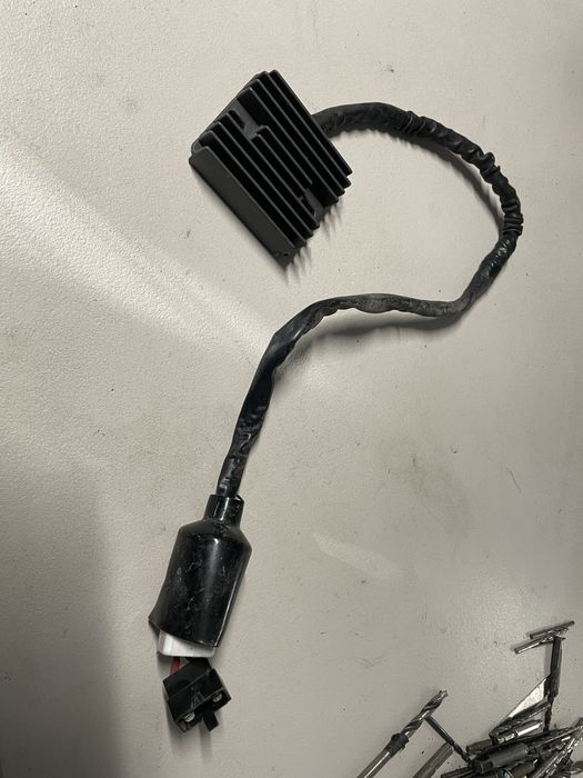 Regulator napiecia cbr 600f4i