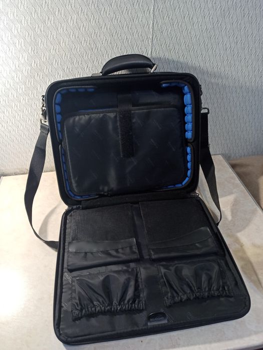 Продам сумку для ноутбука Dikota