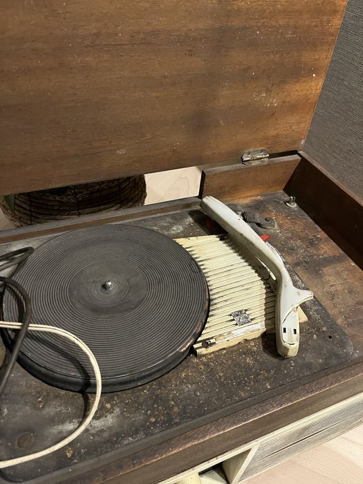 Radio lampowe  z gramofonem prl vintage Diora Ballada 24501