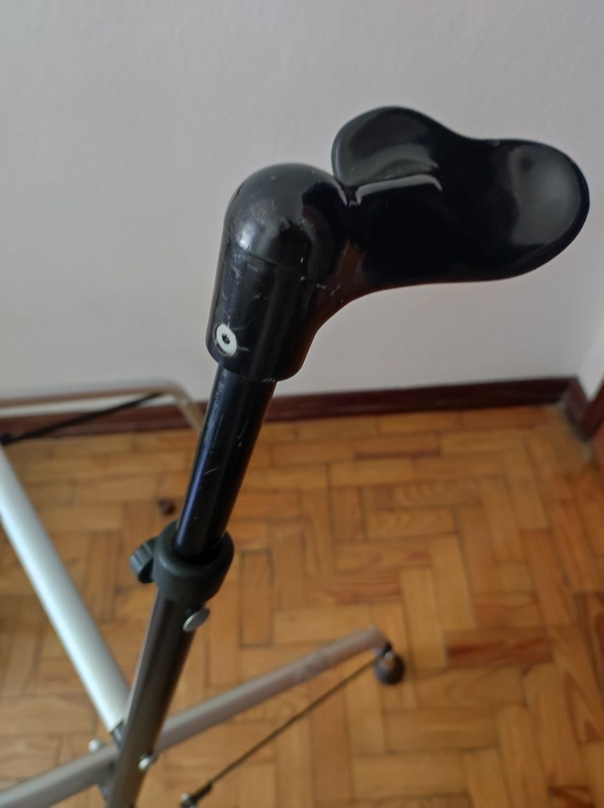 Andarilho com rodas