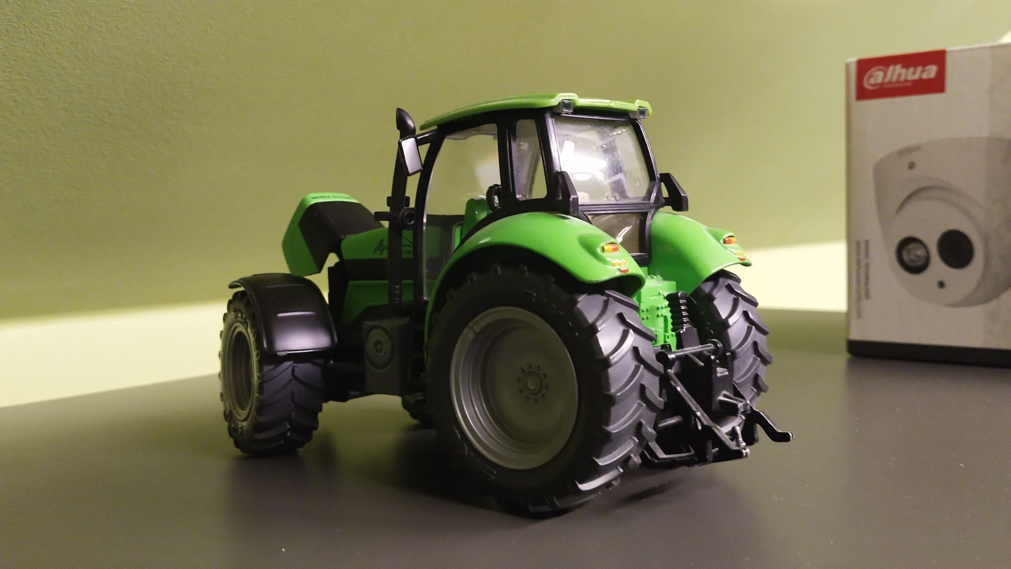 Siku traktor Deutz Fahr 1 32