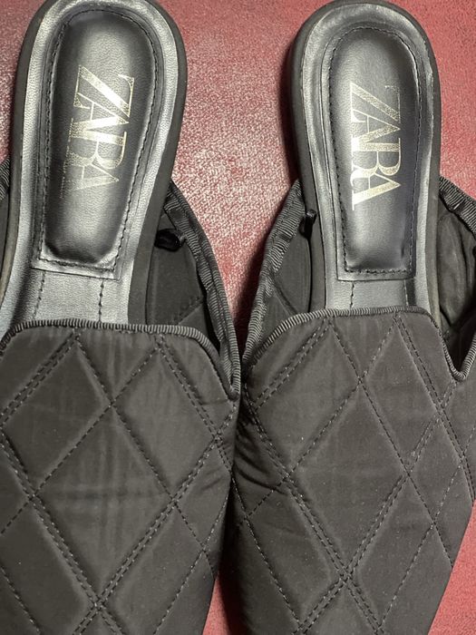 Чорні закриті шльопанці  ZARA