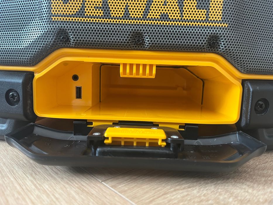 Radio Dewalt DCR027 Budowlane Ładowarka