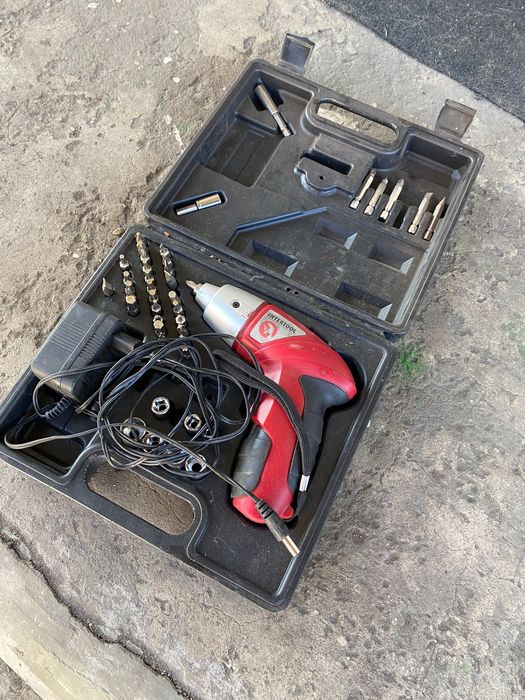 Продам акумуляторний шуруповерт