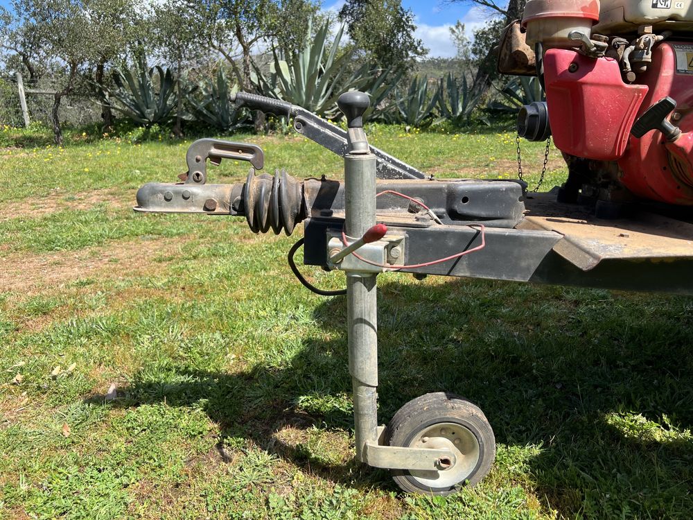 Reboque com tanque 1000 litros e motor