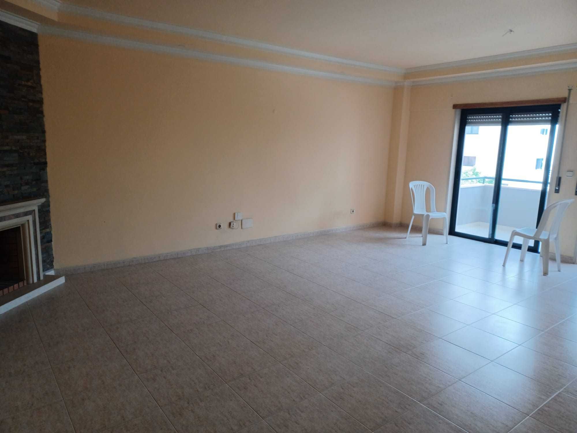 Vende-se T3 nos Fidalguinhos Barreiro
