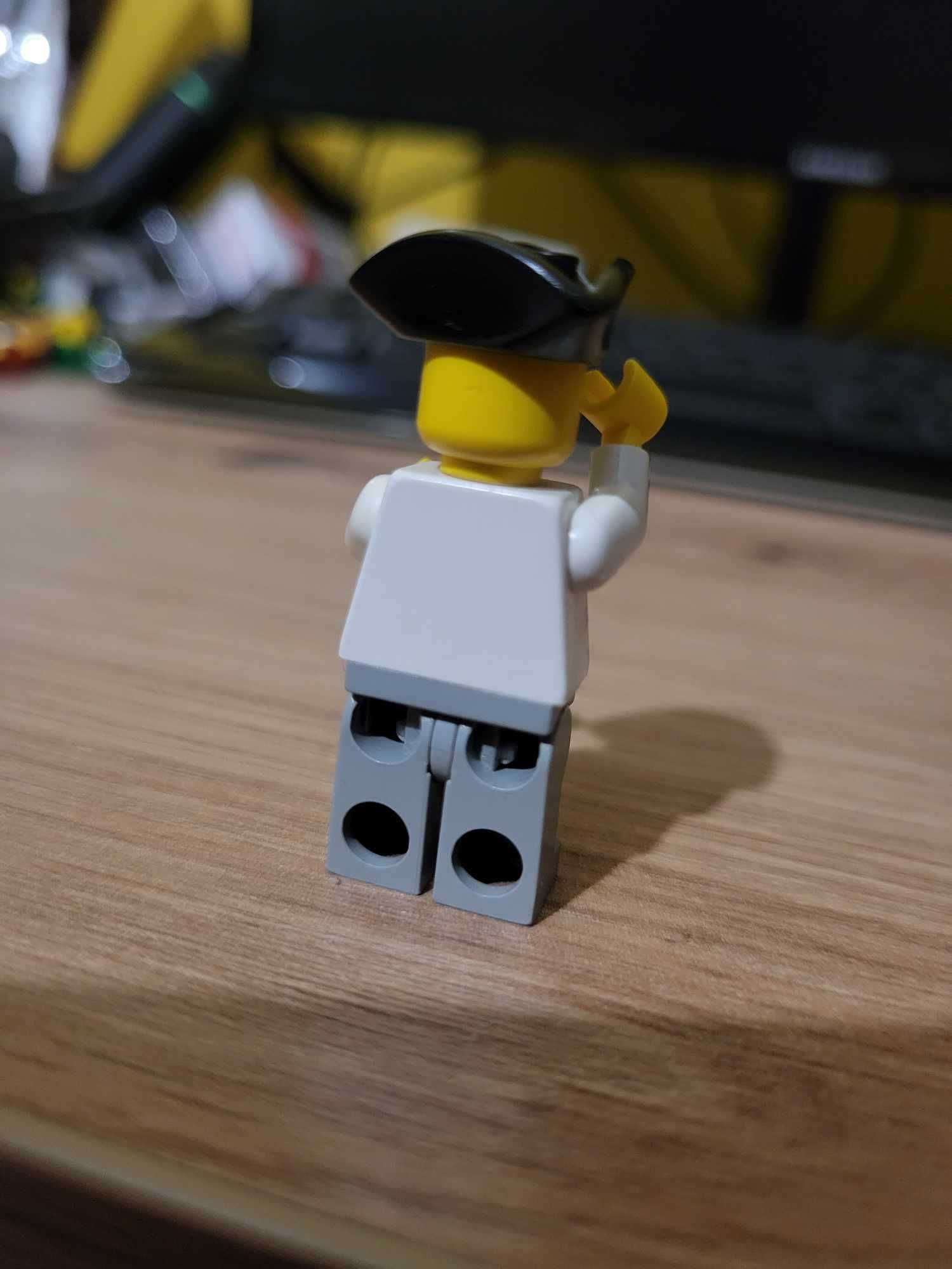 Lego Figurka pirat kupiec pi053