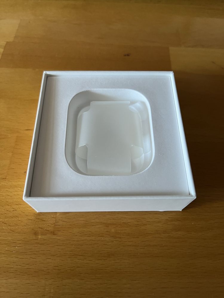 Коробка від AirPods