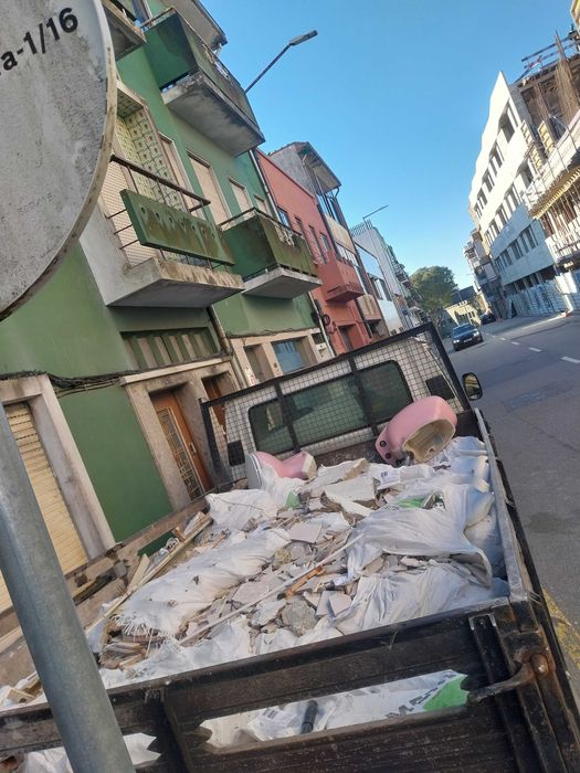 Aceito entulho madeiras pladur telhas pedras  ferro