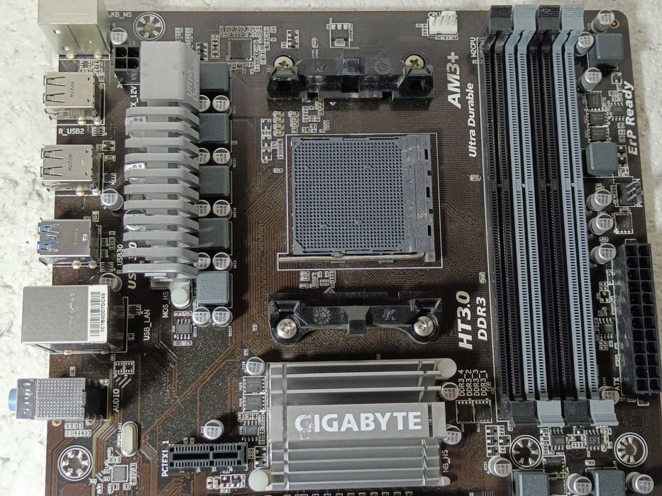 Материнська плата AMD Gigabyte 970A-DS3P FX sAM3+ FX ВІДМІННОМУ стані
