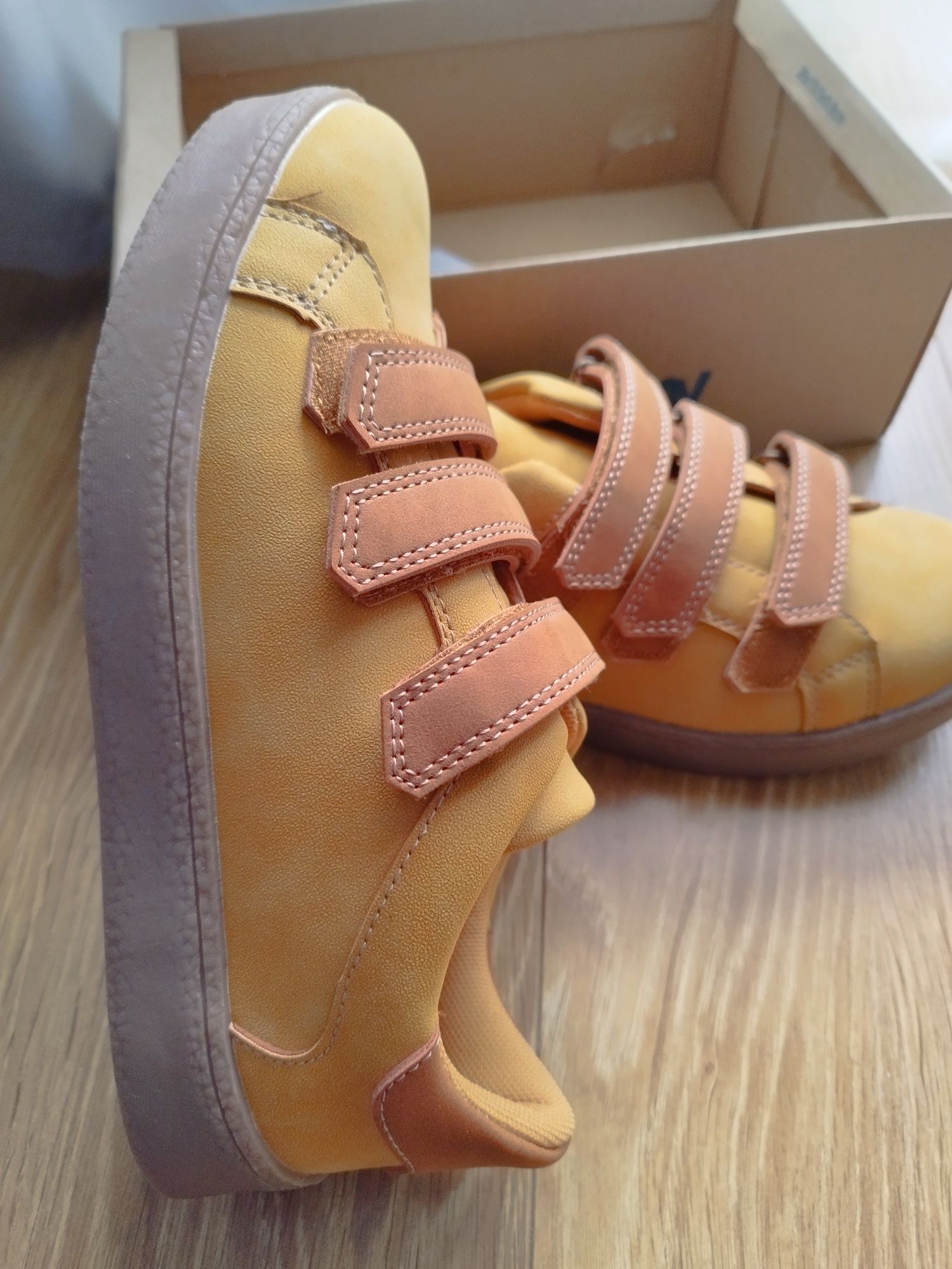 Nowe sneakersy na rzepy, Action Boy, rozmiar 35