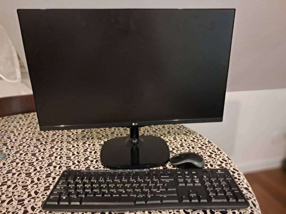 Komputer stacjonarny + monitor klawiatura mysz i5 rtx960 8bg ram 1 tb