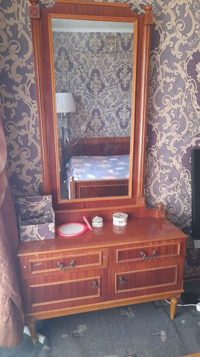 Продам спальню б/у у гарному стані