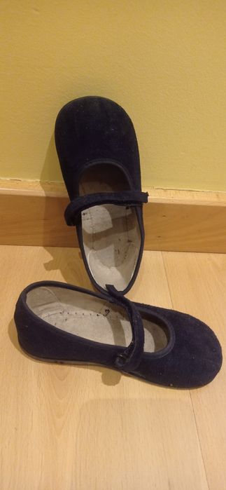 Sapato azul veludo menina