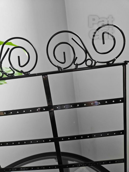 Szkatułka czarny metalowy na kolczyki biżuterię organizer ekspozytor