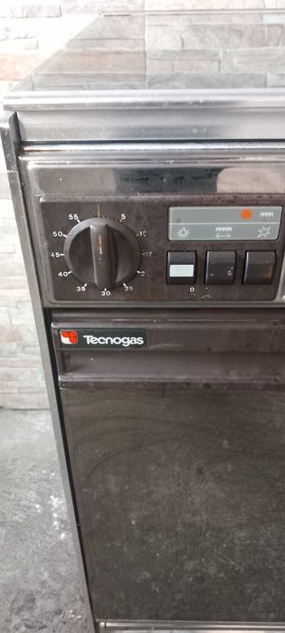 fogao a gas canalizado com quatro bicos e forno inox