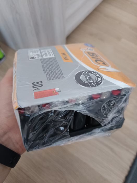 Conjunto de 50 isqueiros BIC