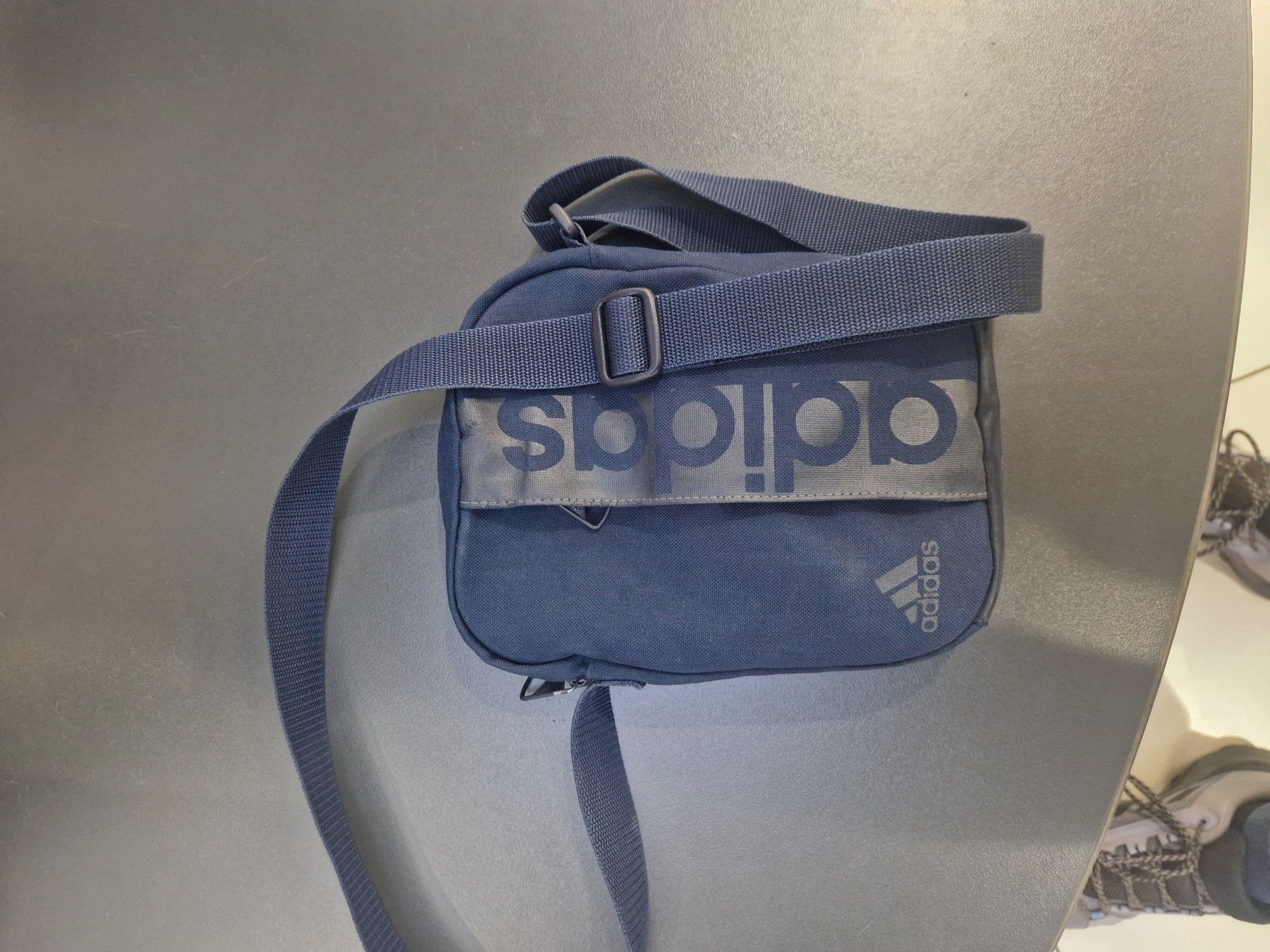 Nerka Adidas na ramię