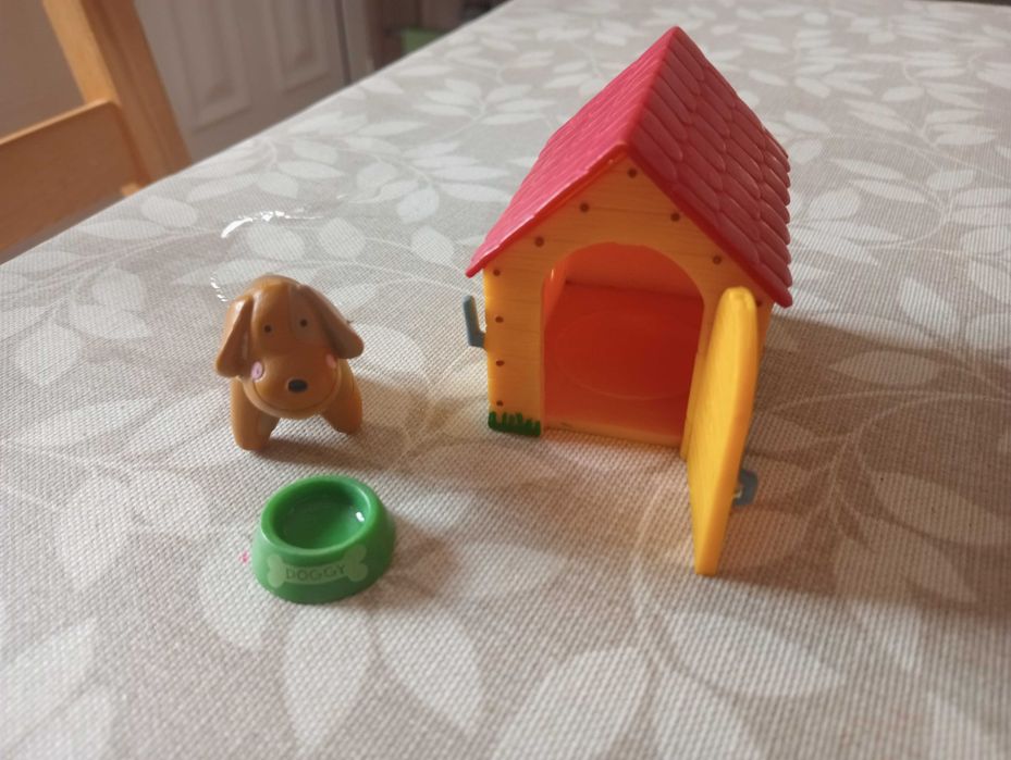 Jogo de brincar: cão e casota