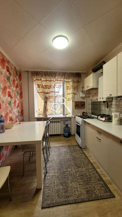 Продаж 4-кімнатної квартири на пл.Артема