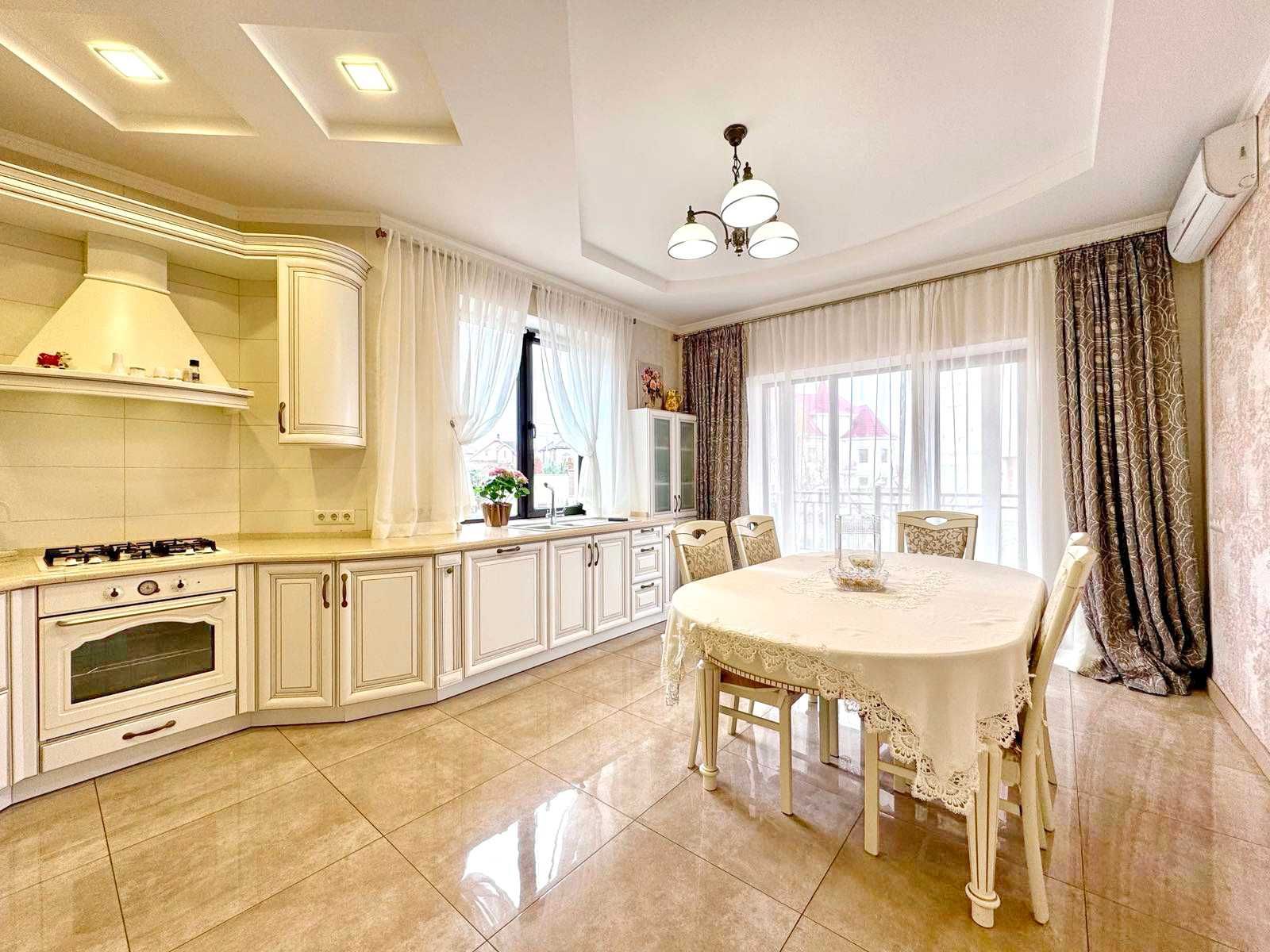 Продаю гарний будинок в Царському селі. ц1