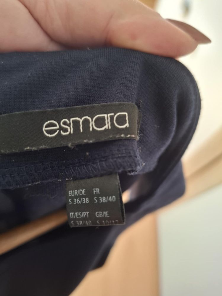 Prosta granatowa sukienka oversize, biurowa z krótkim rękawem esmara M