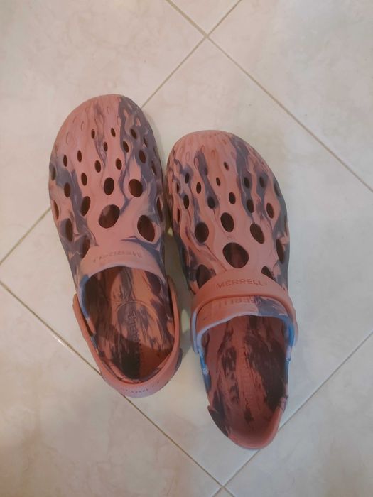 Sapatos de borracha para praia Merrell